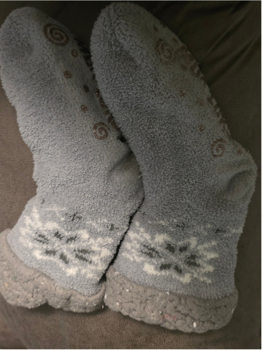 Women's Muk Luks Grey Snowflake Fuzzy Slipper Socks Size 8